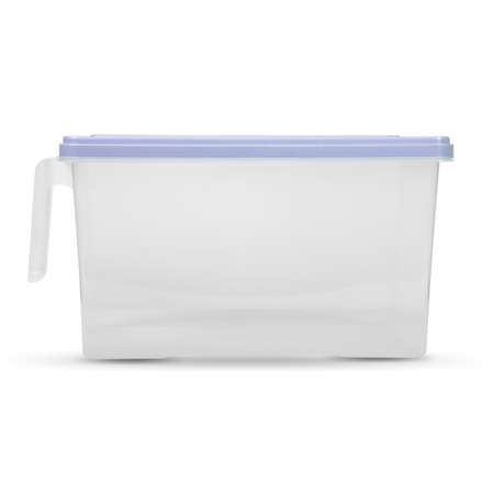Container for food and drinks made of transparent plastic with a handle and closed with a purple lid. isolated on white backgroundの写真素材