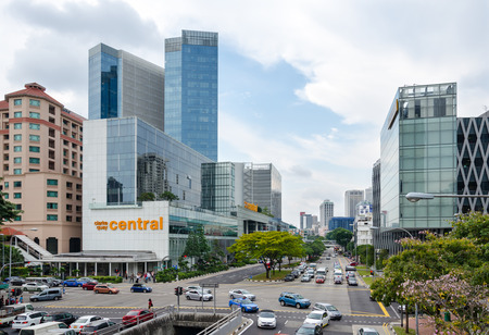 Singapore - August 20: Rush hour in the administrative area of the city on August 20, 2014 in Singapore.のeditorial素材