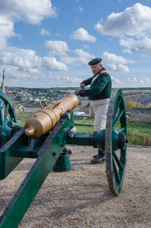 Sevastopol, Crimea - October 29: Canonist clean the gun on October 29, 2017  in Sevastopol, Crimea.のeditorial素材