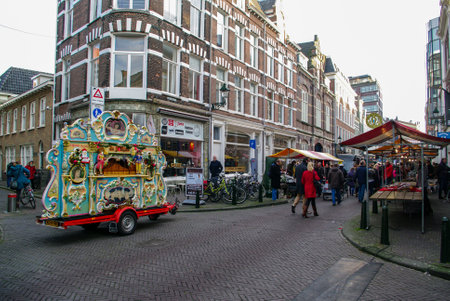 In Amsterdam, at Christmas time, we can find many different landscapes, from ice rinks to canals and buildings by the water. Bicycles and windmills are other attractions of the city. Even the flower market at Christmas is a nice place to visit. cafeteria.のeditorial素材