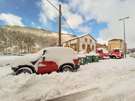 January 1st and the weather surprises us with this marvel. As the saying goes, year of snow, year of goods. A monumental and historic city that is covered in snow every year in North of Spain.のeditorial素材
