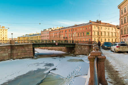 St. Petersburg, Russia - February 18, 2016: Winter scene on the embankment. Griboyedov Canal and Kokushkin Bridgeのeditorial素材