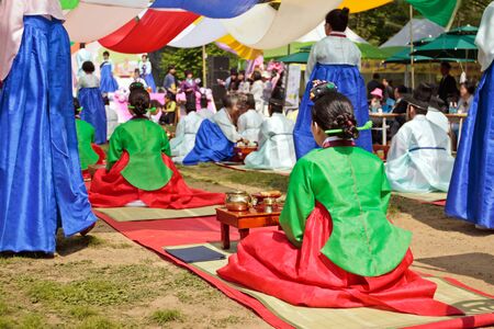 A woomen in tea cermony in public park in Koreaのeditorial素材