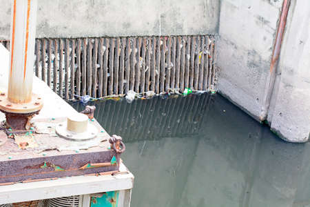 Polluted canal in Bangkok, Thailandの写真素材