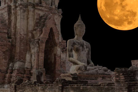 Super moon yellow at ayutthaya in Thailand.の写真素材