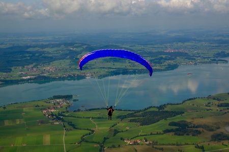 Parachutist in flightの素材