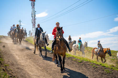 Altai, Russia - May 6, 2022: A group of tourists goes on horseback riding in the mountains of Altai, Siberia, Russiaのeditorial素材