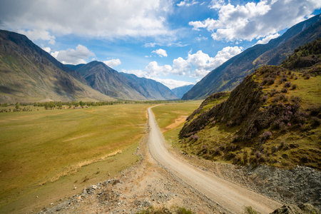 Aerial view of Chulyshman valley in Altai Russia surrounded by majestic mountains and wild nature Vast untouched landscape of Siberian wilderness. High quality photoの写真素材