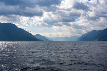 Early morning landscape of Teletskoye lake in Altai Russia. Calm water, soft light and serene mountain atmosphere near Artybash. High quality photoの写真素材
