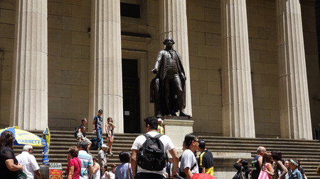 Tourists And Statue Of George Washingtonのeditorial素材