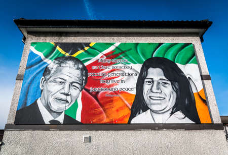 Nelson Mandela and Bobby Sands Mural in Derry.の写真素材