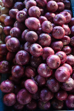 Sao Paulo, Brazil - 15 August, 2015 - red onions in a stall in a street market.の写真素材