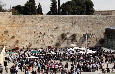 Jerusalem, Israel â November 3, 2011: Tourists and Israelis near the Western Wall in Old City of Jerusalemのeditorial素材
