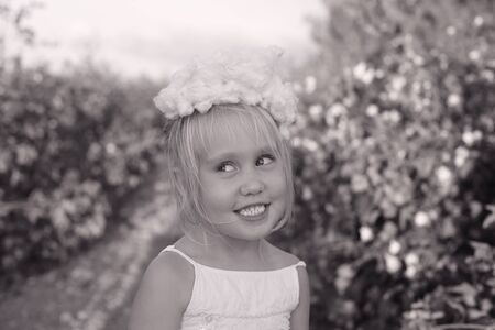 5 years old girl with cotton on the headの写真素材