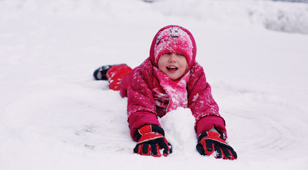 Winter portrait of a adorable 7 years old girl outdoorsの写真素材