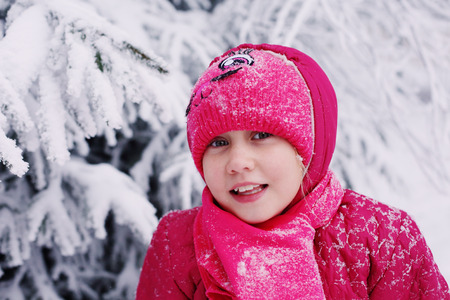 Winter portrait of a adorable 7 years old girl outdoorsの写真素材