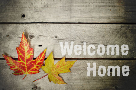 Welcome home written on vintage wooden backgroundの写真素材