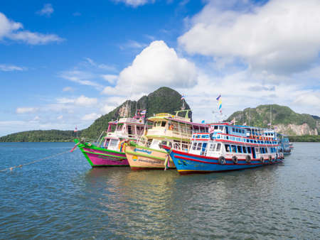 Trung - Thailand Nov,28 2016 : View of a traditional boat on a beach in the Andaman sea in south Thailand On November,28 2016 at Trung Province, Thailand.のeditorial素材