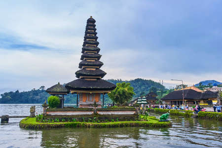 BALI ISLAND, INDONESIA - DECEMBER 13, 2017: Pura Ulun Danu Beratan templeのeditorial素材