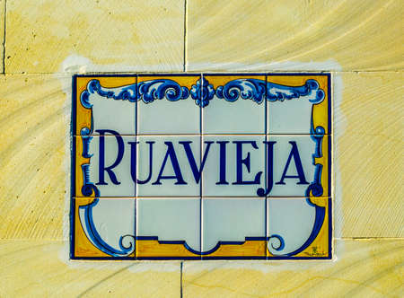 A colorful street sign announcing Rua Vieja in the spanish city logrono
の写真素材