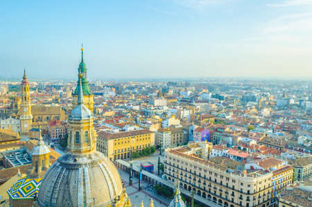 Aerial view Zaragoza dominated by the basilica de nuestra senora de pilar, Spain
のeditorial素材