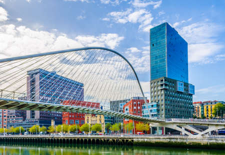 Waterfront of the Nervion river with zubizuri bridge in Bilbao, Spain

の写真素材