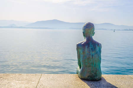 View of a statue of raqueros on waterfront in Santander, Spain
の写真素材