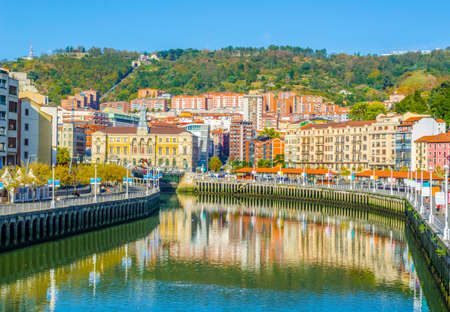 Waterfront of Nervion river near the town hall in Bilbao, Spain
のeditorial素材