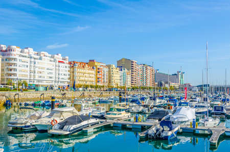 View of marina in the spanish city santander
のeditorial素材
