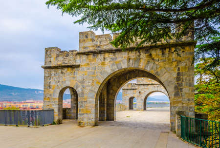 View of the new gate of Pamplona, Spain
の写真素材