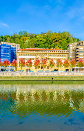 Waterfront of the Nervion river in Bilbao, Spain

の写真素材