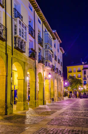 Night view of the plaza del mercado in the spanish city logrono
のeditorial素材