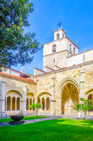 View of the cathedral in Santander, Spain
の写真素材
