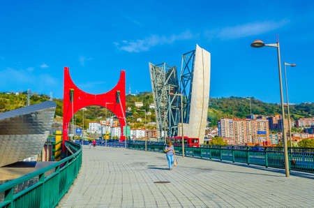 La salve zubia bridge in the spanish city Bilbao
の写真素材