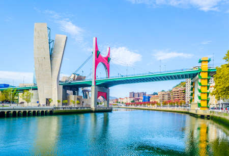 La salve zubia bridge in the spanish city Bilbao
の写真素材