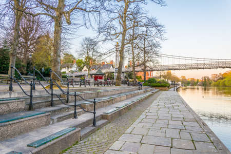 View of riverside promenade of Dee in Chester, England
の写真素材