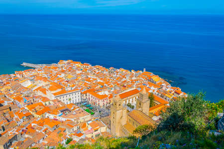 Aerial view of the sicilian town cefalu, Italy
の写真素材