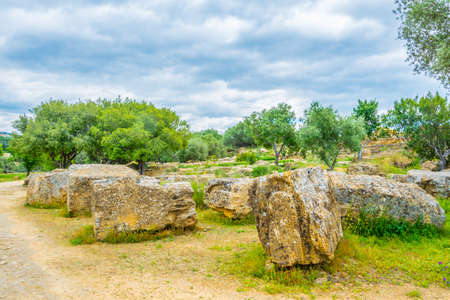 View of ruins of the temple of Zeus in the Valley of temples near Agrigento in Sicily, Italy
の写真素材