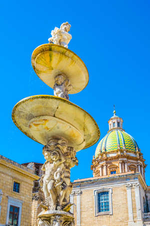 The pretoria fountain in Palermo, Sicily, Italy
のeditorial素材