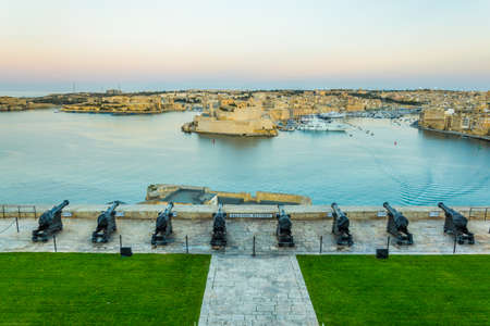 Sunset view of the Saluting Battery facing Birgu town with Fort st. Angelo and Senglea in Valletta, Maltaの写真素材