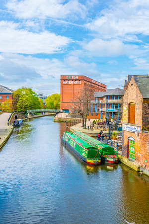 NOTTINGHAM, UNITED KINGDOM, APRIL 11, 2017: View of a channel in Nottingham, Englandのeditorial素材