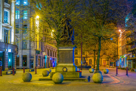 MANCHESTER, UNITED KINGDOM, APRIL 11, 2017: Night view of the Saint ann square in Manchester, Englandのeditorial素材