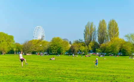 STRATFORD UPON AVON, UNITED KINGDOM, APRIL 8, 2017: People are having picnic on a meadow in Stratford upon Avon, Englandのeditorial素材