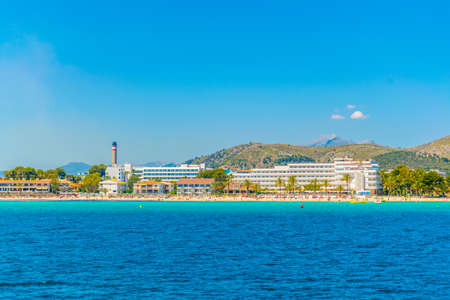 Holiday resorts stretched alongside Alcudia beach on Mallorca, Spainのeditorial素材
