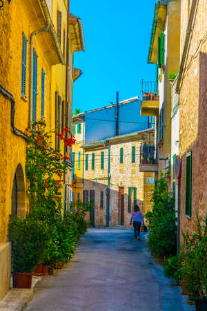 View of a narrow street in the old town of Alcudia, Mallorca, Spainのeditorial素材