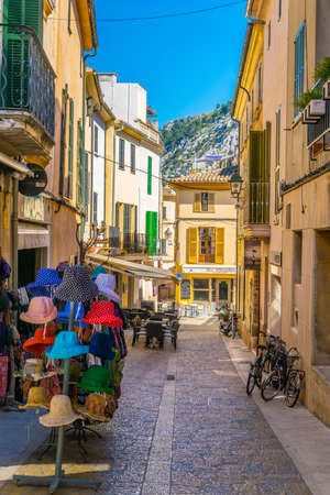 POLLENCA, SPAIN, MAY 25, 2017: View of a narrow street in the old town of Pollenca, Mallorca, Spainのeditorial素材