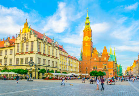 WROCLAW, POLAND, MAY 28, 2017: People are passing beautiful town hall at Rynek, the picturesque square in central Wroclaw, Polandのeditorial素材