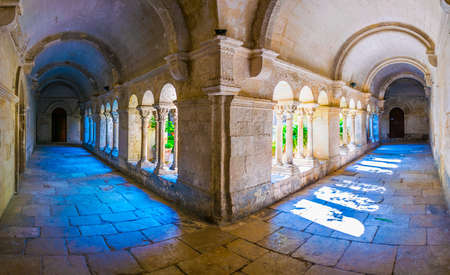 Inner courtyard at the monastery saint paul de mausole in Franceの販売画像