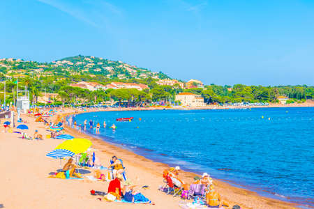 AGAY, FRANCE, JUNE 16, 2017: People are enjoying summer on a beach in Agay, Franceのeditorial素材