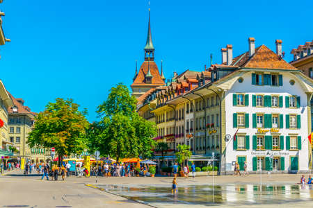 BERN, SWITZERLAND, JULY 17, 2017: People are strolling on Bundesplatz in Bern, Switzerlandのeditorial素材